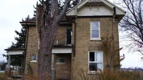 Abandoned Beauty - Lucan-Abandoned-House11.jpg