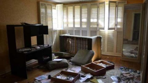 April 2012 - Neglected-Manor10.jpg