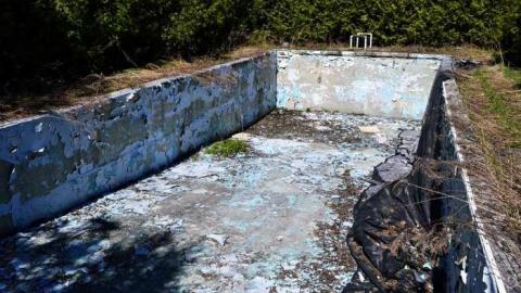 April 2012 - Neglected-Manor264.jpg