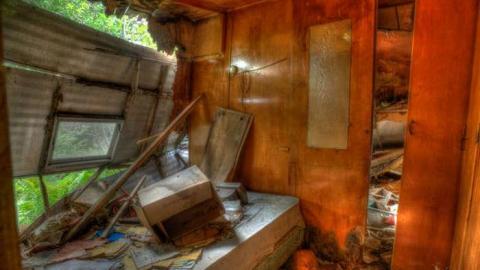 Pat Hotte's Garage - Keeping-Up-Appearances40.jpg