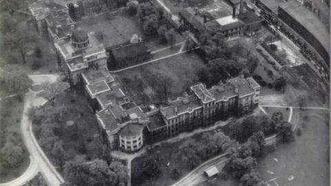 Asylum Patient Built Walls photo 4