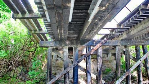 East of West - Schneider-Crk-Rail-Bridge-19038.jpg