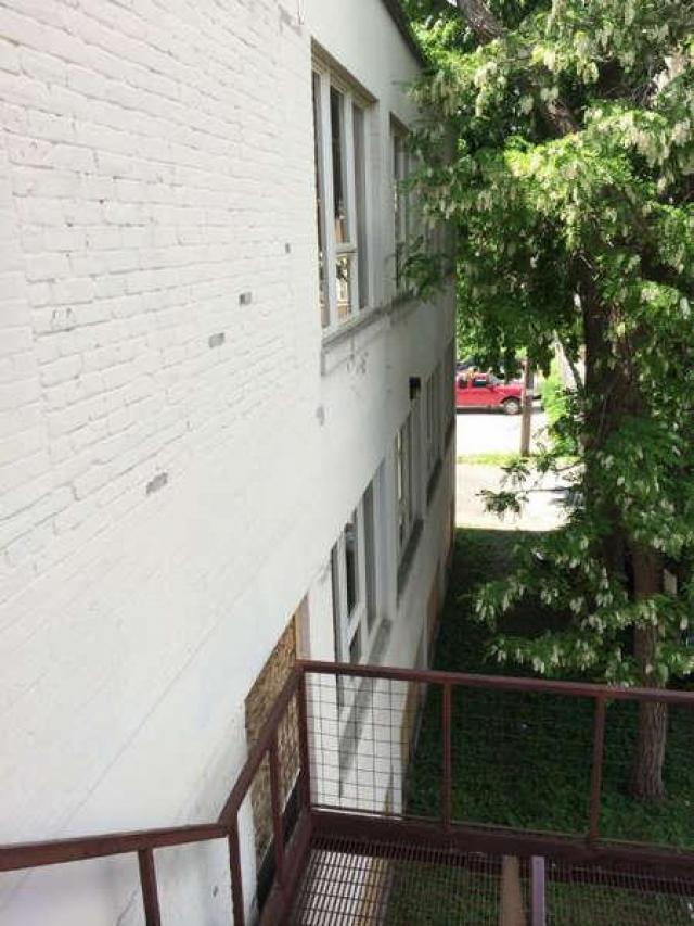 Three-Storey Downtown Office photo 5