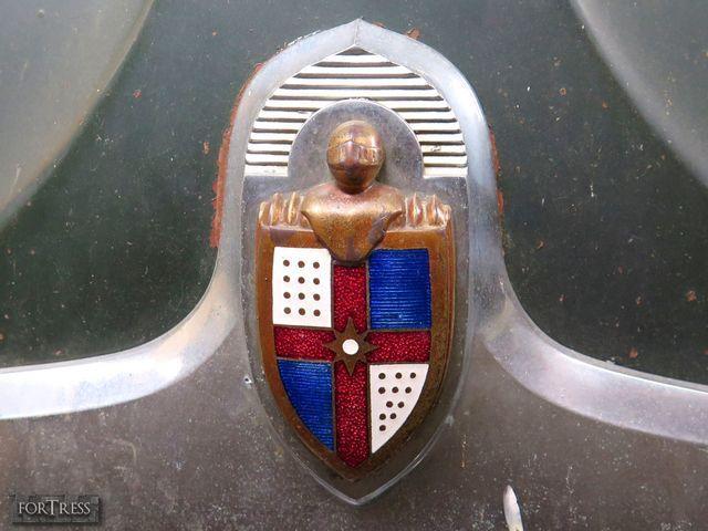 Stone, Cars, and a Frog photo 4