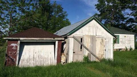 Sandbar St. - Sarnia-Rd-House,-Private-Drive47.jpg