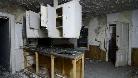 Racecar Bed - DSC_3315.jpg