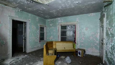 Racecar Bed - DSC_3318.jpg