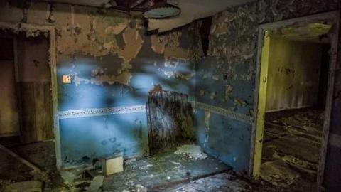 Boarded and Black - School-Section-2127.jpg