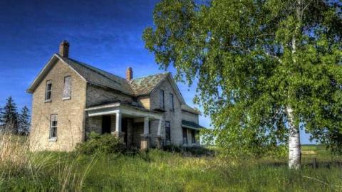 Lotsa Balls to get Inside - Reuben-Heise-House3.jpg