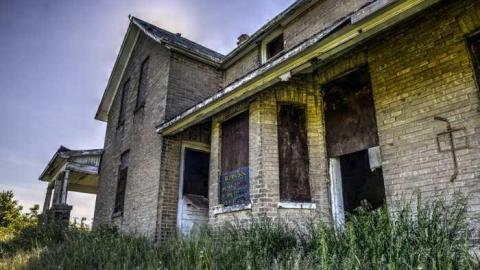 Lotsa Balls to get Inside - Reuben-Heise-House5.jpg