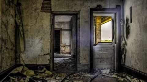 Lotsa Balls to get Inside - Reuben-Heise-House7.jpg