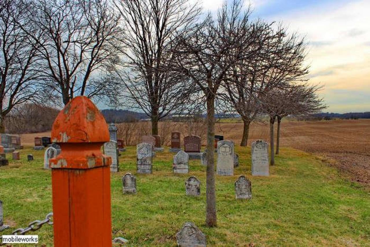 A Sideroad in Life - Ratzburg-Pioneer-Cemetery6.jpg