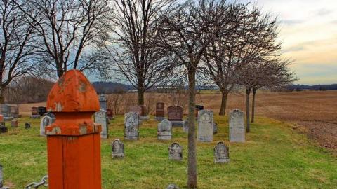 A Sideroad in Life - Ratzburg-Pioneer-Cemetery6.jpg