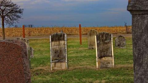 A Sideroad in Life - Ratzburg-Pioneer-Cemetery37.jpg