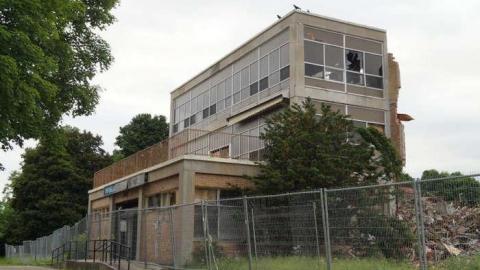 Demo in progress - Smiths-Falls-Hospital4.jpg