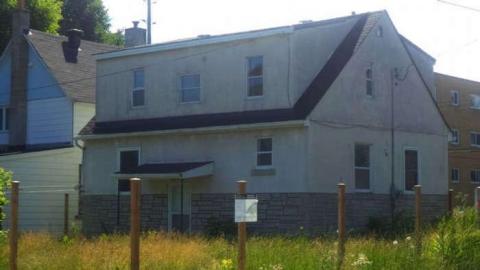 the house - 1205-Shillington-House5.jpg