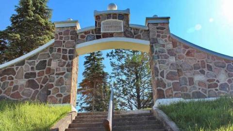 Gilbert bought this farm - Harris-St.-Pioneer-Cemetery19.jpg