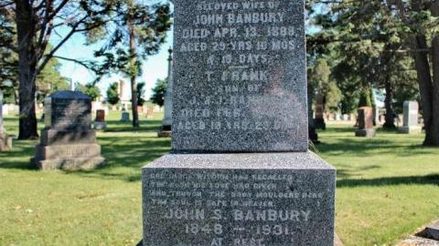 Gilbert bought this farm - Harris-St.-Pioneer-Cemetery3.jpg