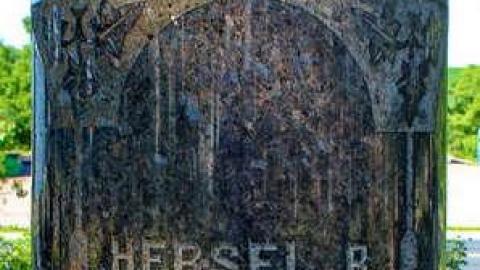 Gilbert bought this farm - Harris-St.-Pioneer-Cemetery22.jpg