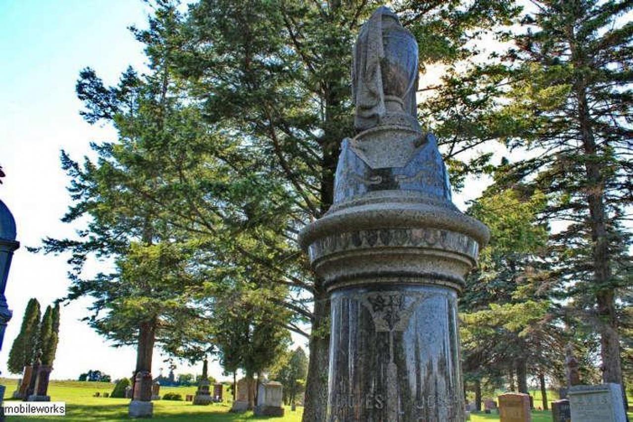 Gilbert bought this farm - Harris-St.-Pioneer-Cemetery5.jpg