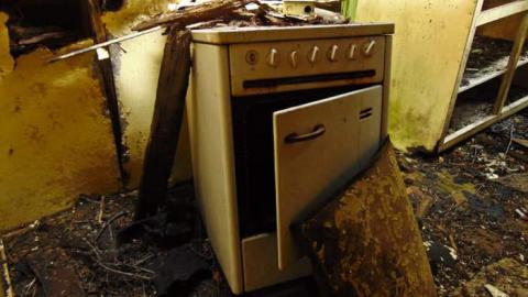 Pass Lake Collapsed Cabin - Pass-Lake-Collapsed-Cabin11.jpg