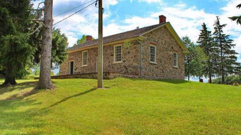 D's Mtghse on Snyder's Farm - Detweilers-Meetinghouse-185578.jpg