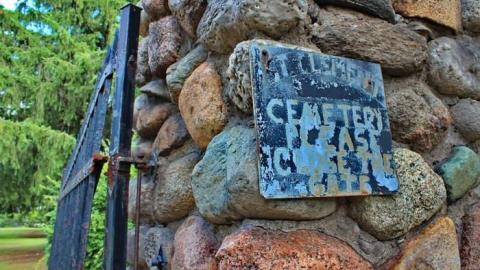  Sanft Ruhe in Frieden - St.-Clements-Pioneer-Cemetery21.jpg