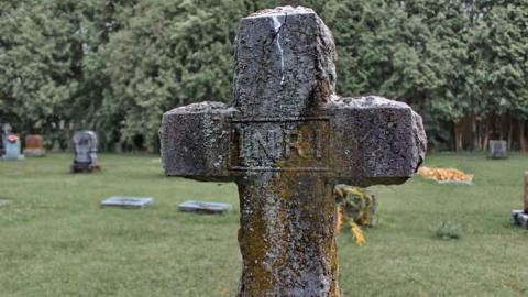  Sanft Ruhe in Frieden - St.-Clements-Pioneer-Cemetery40.jpg