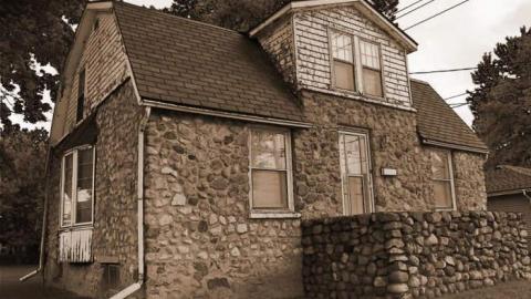 Jim's Stone House B4 - CircleDcision23.jpg