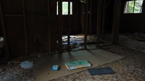 Padres Cabin - Padres-Abandoned-Cabin10.jpg