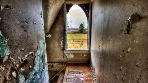 Empty - Granny-Cocks-House5.jpg