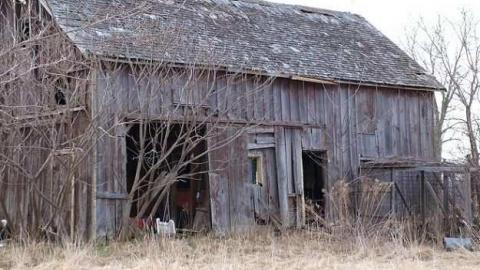 Abandoned House on Howell photo 3