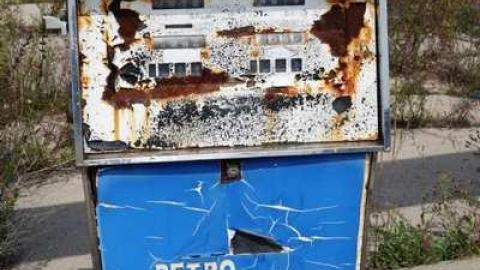 Aug '14 - AbandonedPetrogold15.jpg