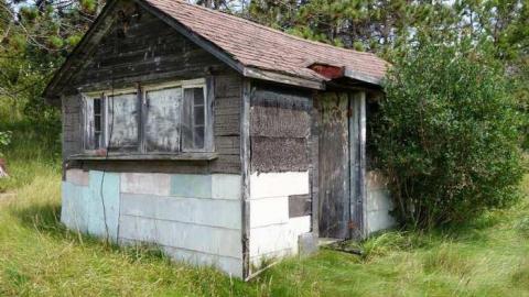 Aug '14 - AbandonedPetrogold11.jpg