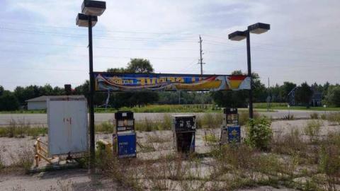 Aug '14 - AbandonedPetrogold21.jpg