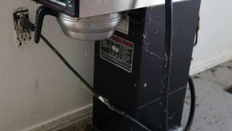 Interior Aug '14 - Yuppies-Burger3.jpg