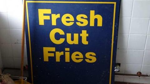 Interior Aug '14 - Yuppies-Burger15.jpg