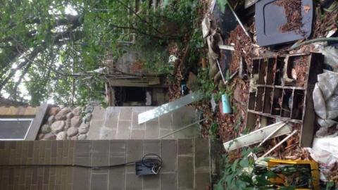 Weird house - xyimage.jpg