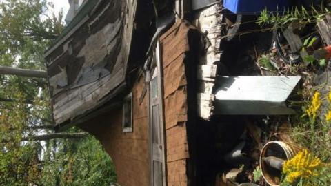 Weird house - liimage.jpg