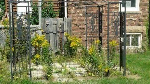 The Lonely Snowman - The-Snowmans-House20.jpg