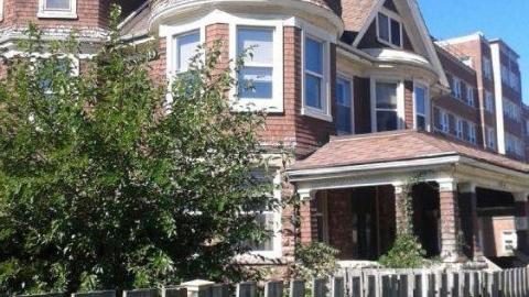 The Lonely Snowman - The-Snowmans-House21.jpg