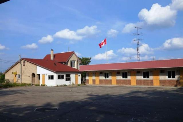 The Pines Motel photo 3