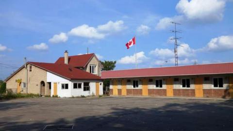 Sept '14 - The-Pines-Motel9.jpg