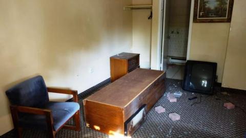 Sept '14 - The-Pines-Motel10.jpg