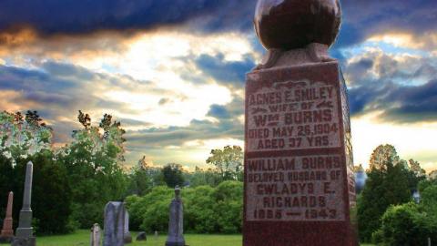 In Train Sight - Campbellville-Burying-Ground8.jpg