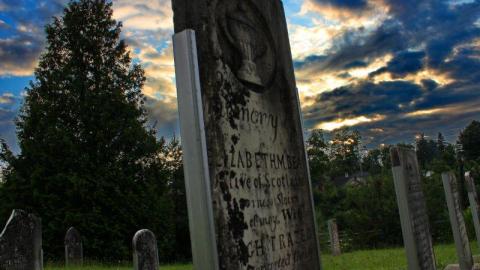 In Train Sight - Campbellville-Burying-Ground13.jpg