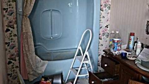 Cat Lady House - 2014 - Abandoned-Cat-Lady-House33.jpg