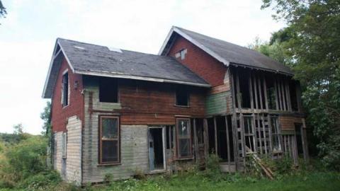 Abandoned Near Cressy - Old-Farmhouse1.jpg