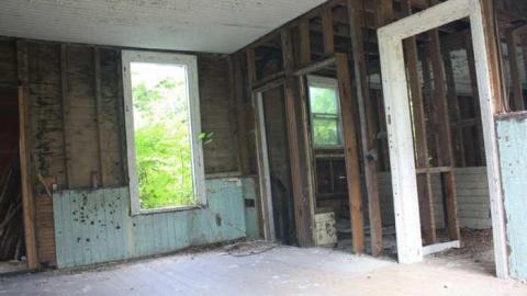 Abandoned Near Cressy - Old-Farmhouse4.jpg