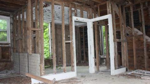 Abandoned Near Cressy - Old-Farmhouse8.jpg